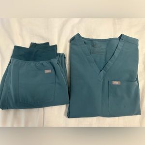 XS Hydrogreen catarina top, XS Zamora joggers.